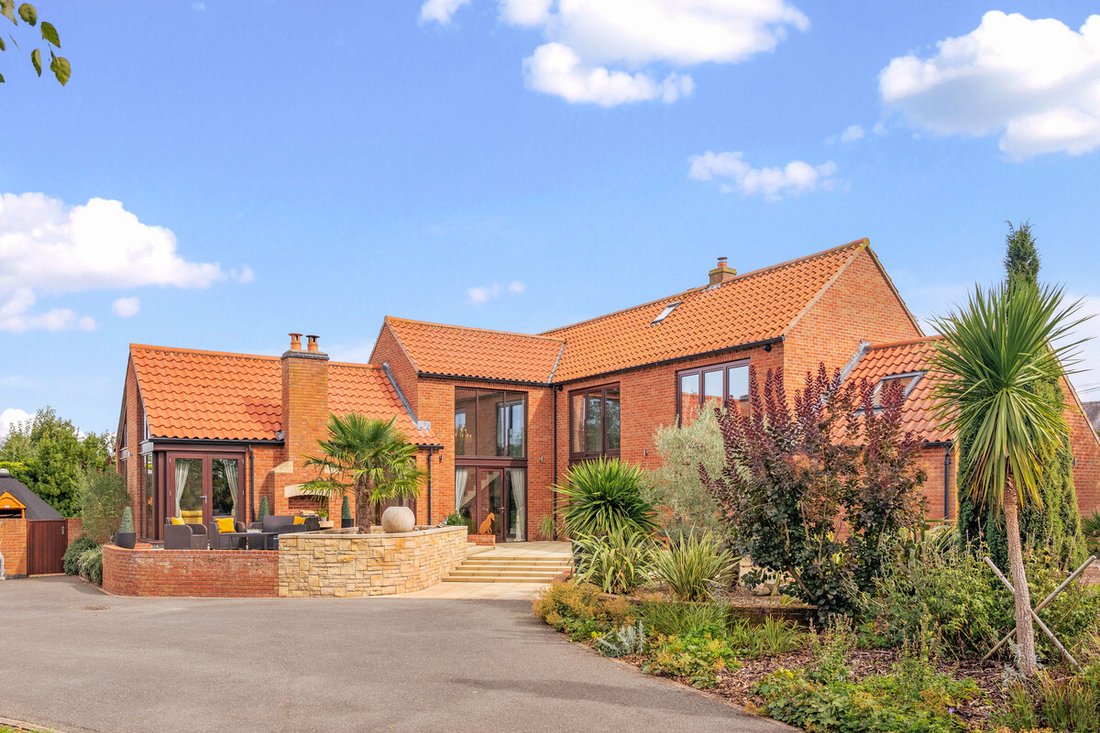 House in Nottinghamshire, England 2 - 18850000