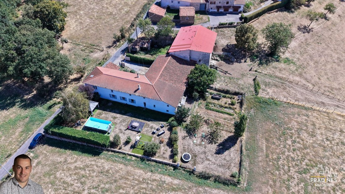 Casa de Campo en Larajasse, Auvernia-Ródano-Alpes, Francia 2 - 17724382