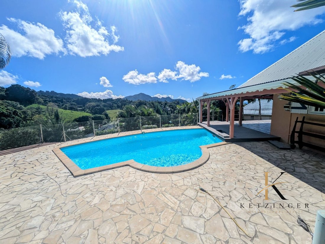 Villa in Saint-Claude, Basse-Terre, Guadeloupe 1 - 15991518