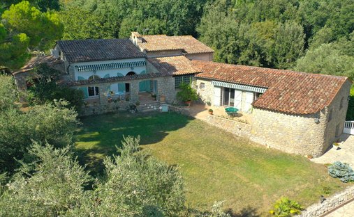 House in Ouest, Peymeinade, France 1