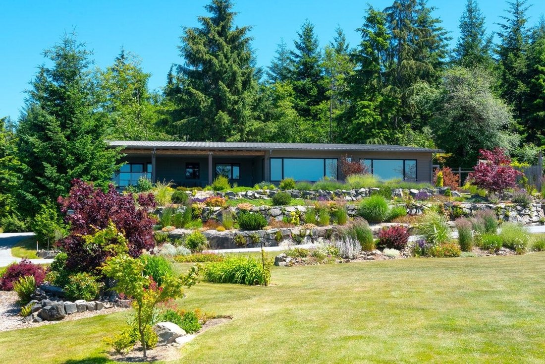 House in Bowen Island, British Columbia, Canada 3 - 18854156