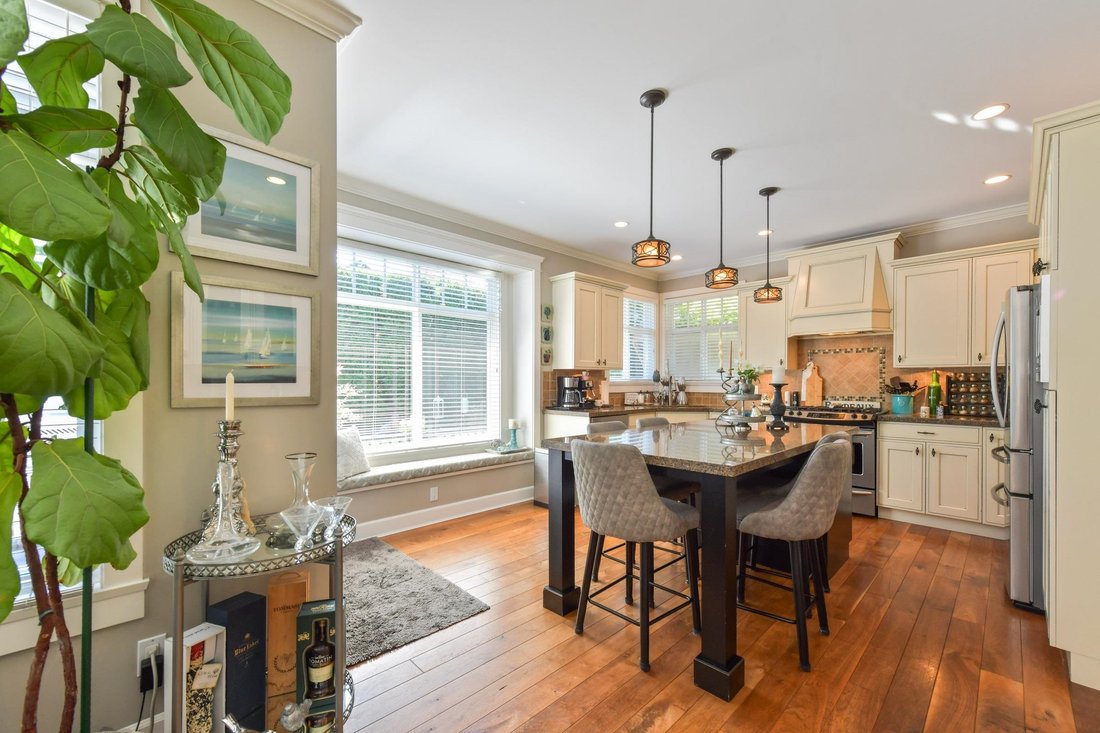 House in Surrey, British Columbia, Canada 4 - 18849016