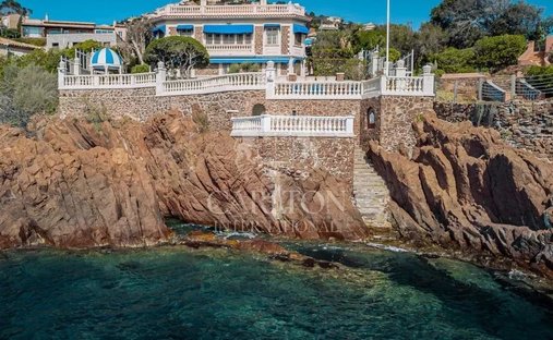 Villa in Le Dramont-Agay-Anthéor-Le Trayas, Saint-Raphaël, France 1