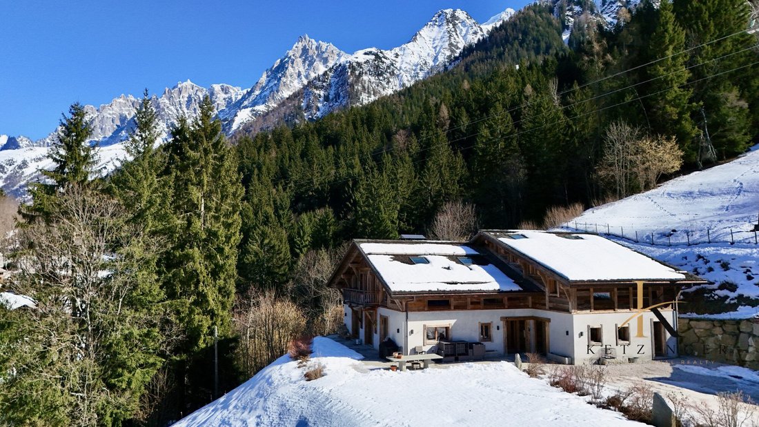 Chalet in Les Houches, Auvergne-Rhône-Alpes, France 1 - 17072389