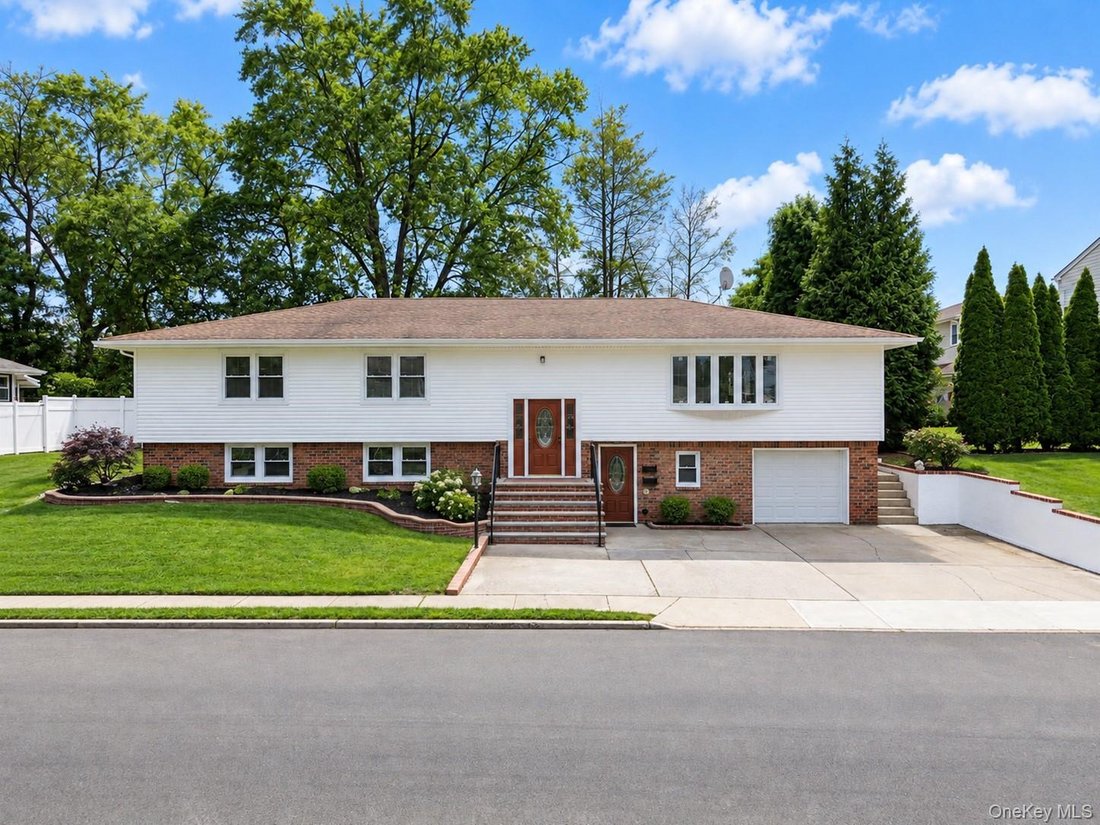 Casa a North New Hyde Park, New York, Stati Uniti 1 - 18845441
