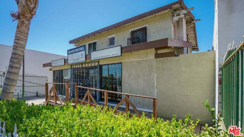 Los Angeles, California, United States 3 - 18845386
