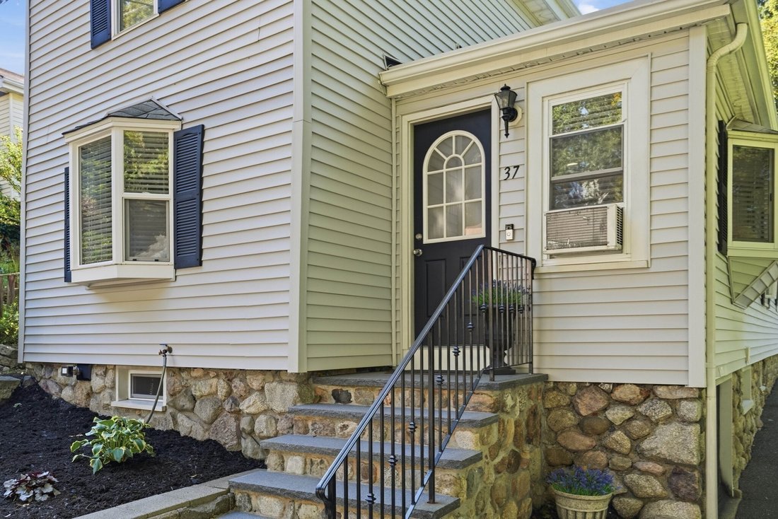 House in Saugus, Massachusetts, United States 2 - 18843054