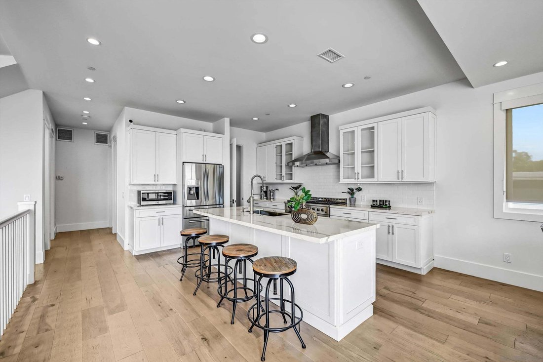 Condo in San Diego, California, United States 5 - 18855632