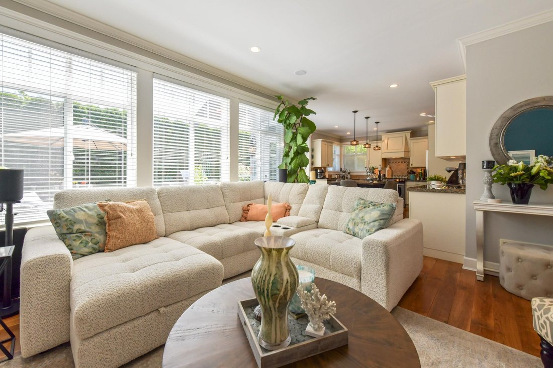 House in Surrey, British Columbia, Canada 5 - 18849016