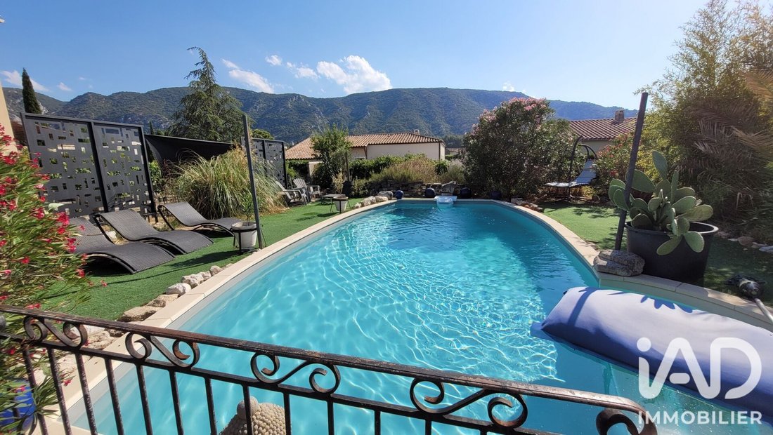 Maison à Maubec, Provence-Alpes-Côte d'Azur, France 1 - 18479466