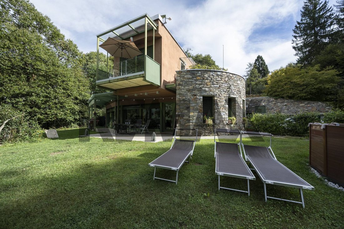 Villa a Marchirolo, Lombardia, Italia 1 - 18410235