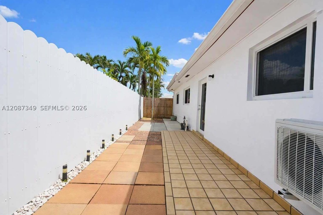 House in Hialeah, Florida, United States 5 - 18845933