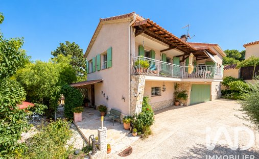 House in Ecarts, Velaux, France 1