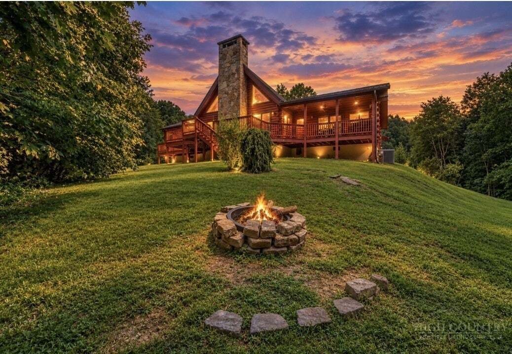 House in Elk Park, North Carolina, United States 1 - 16370788