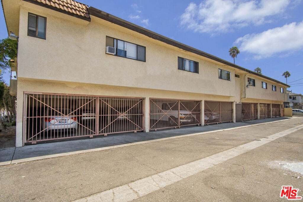 Los Angeles, California, United States 5 - 18845403