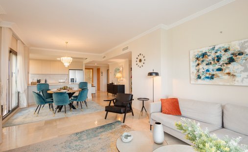 Apartment in El Paraíso, Benahavis, Spain 1