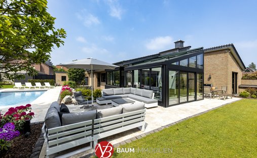 Bungalow in Neuss, North Rhine-Westphalia, Germany 1