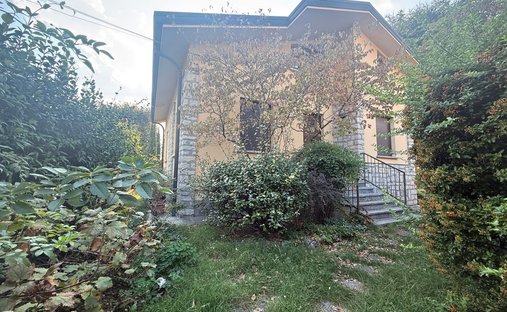 Villa in Canzo, Lombardei, Italien 1