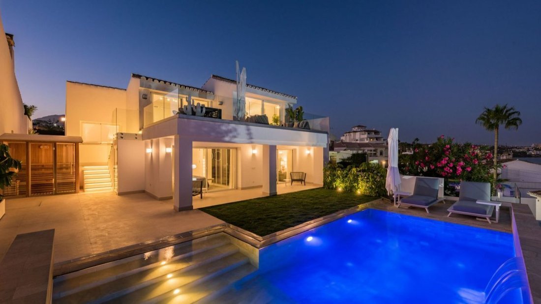 Villa in Marbella, Andalusien, Spanien 1 - 18855804