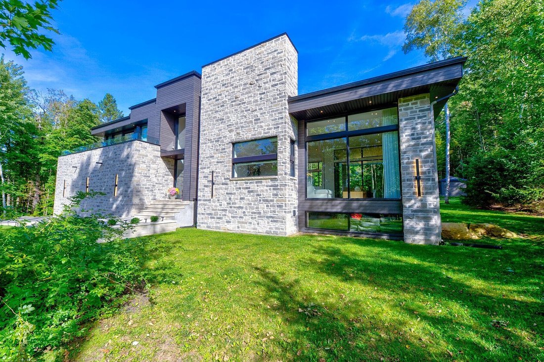 House in Piedmont, Quebec, Canada 2 - 18856361