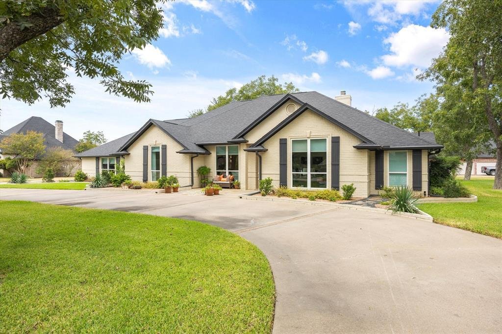 House in Granbury, Texas, United States 3 - 18855609