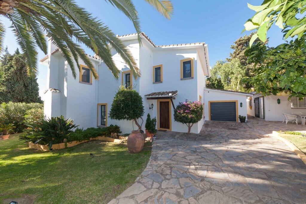 Villa in Guadalmina Alta, San Pedro de Alcantara, Spain 1 - 18856371