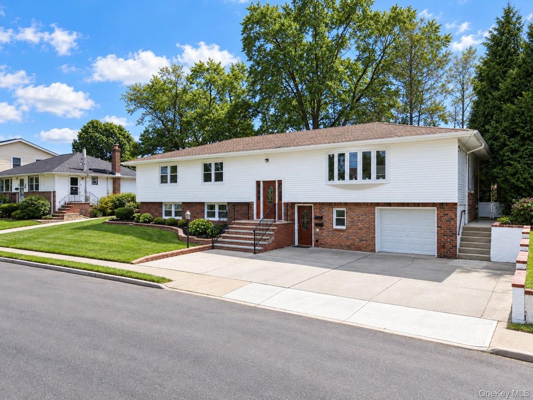 Casa a North New Hyde Park, New York, Stati Uniti 2 - 18845441