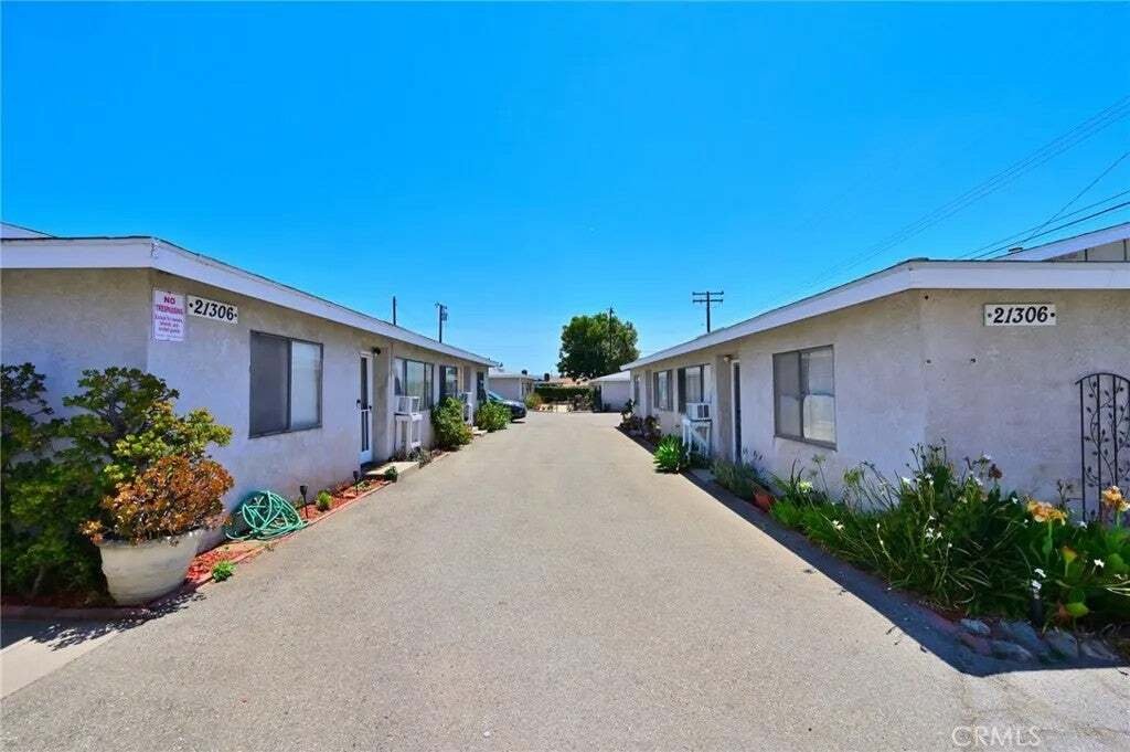 Covina, California, United States 1 - 18545985