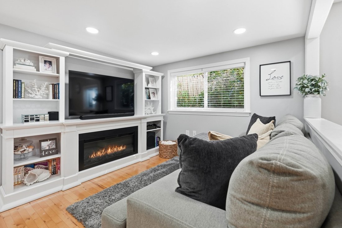 House in Saugus, Massachusetts, United States 4 - 18843054