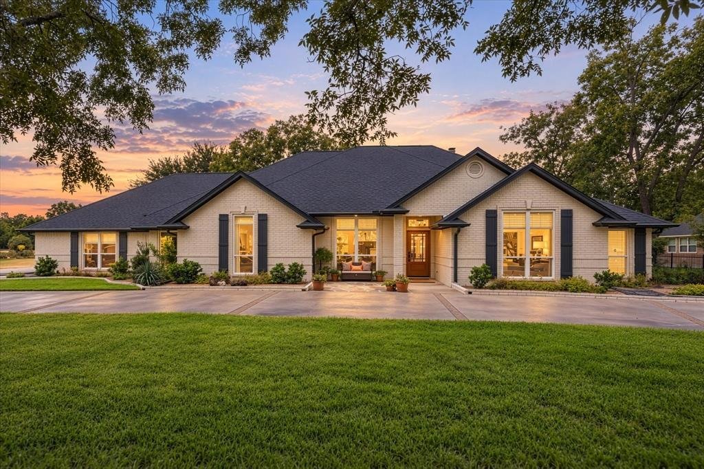 House in Granbury, Texas, United States 1 - 18855609