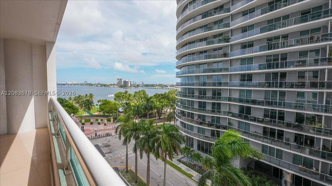 Condo in Miami, Florida, United States 4 - 18802495