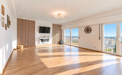Apartment in Carnaxide e Queijas, Lisbon, Portugal 1