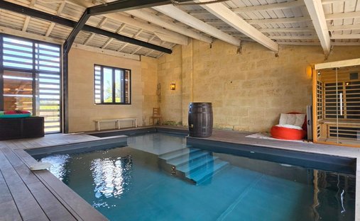 House in Vayres, Nouvelle-Aquitaine, France 1