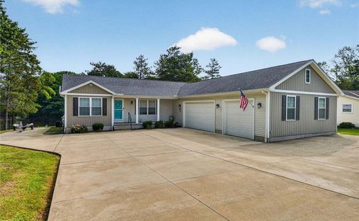 House in Roaming Shores, Ohio, United States 1