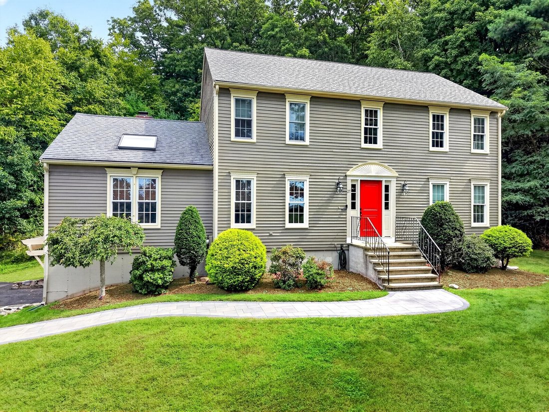 House in Milford, Massachusetts, United States 1 - 18846641