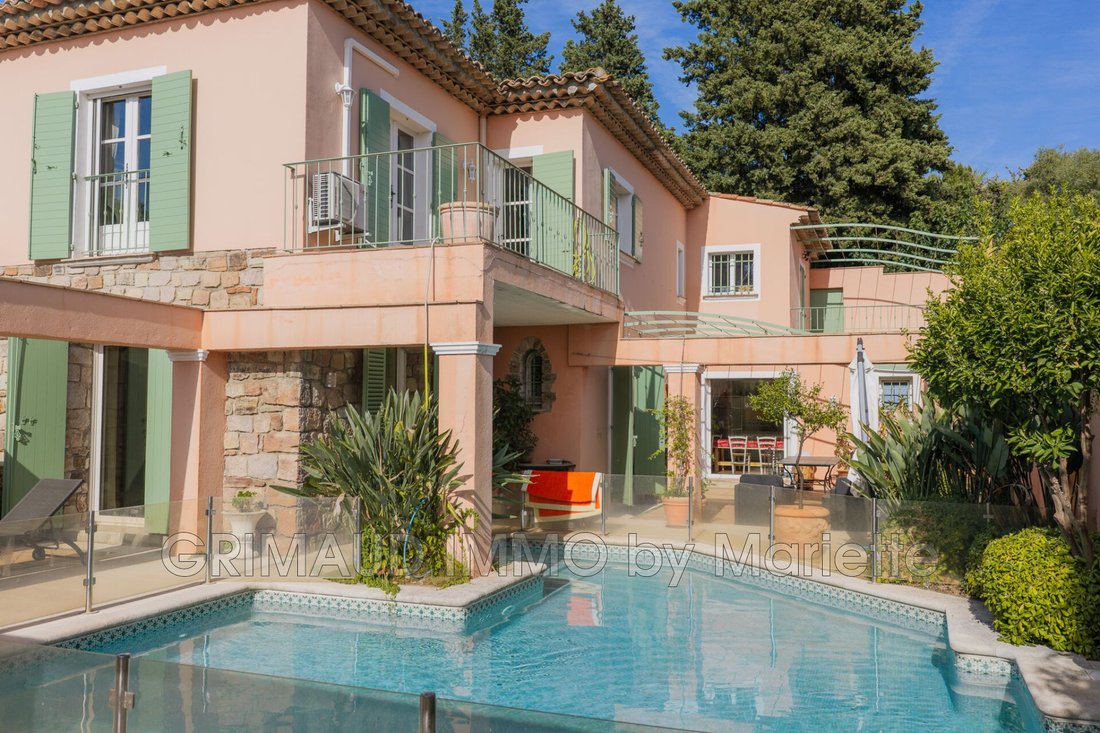 Villa en Grimaud, Provenza-Alpes-Costa Azul, Francia 1 - 18837570