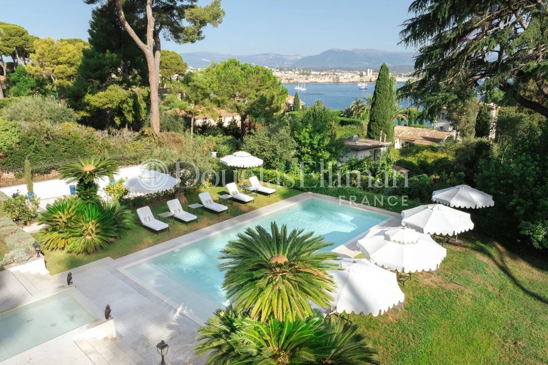 Villa in Antibes, Provence-Alpes-Côte d'Azur, France 2 - 16898446