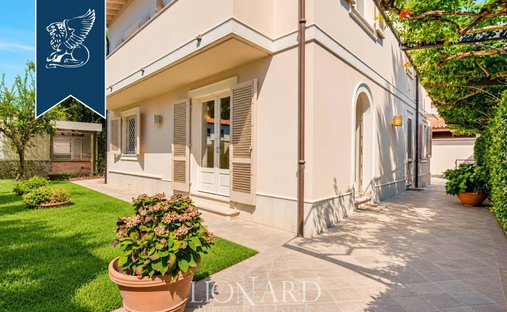 Villa in Vittoria Apuana, Forte dei Marmi, Tuscany 1