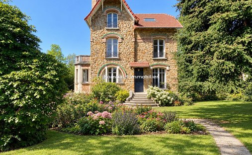 House in Bourg-La Feuillaume Nord, La Celle-Saint-Cloud, France 1