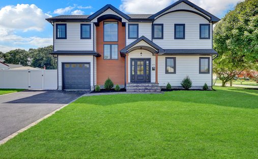 House in Merrick, New York, United States 1