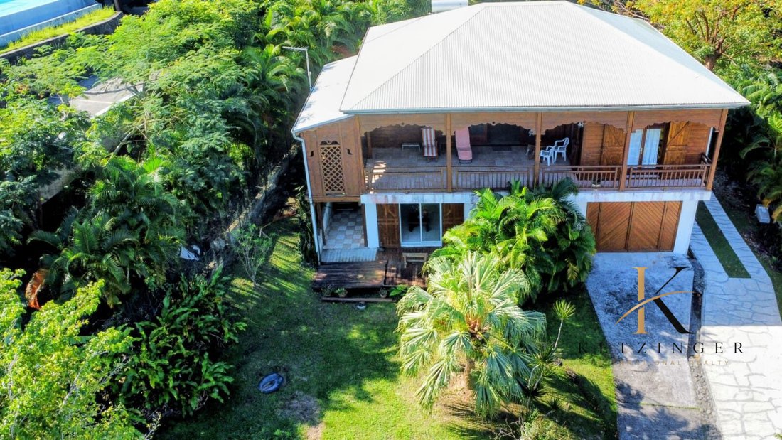 Villa in Deshaies, Basse-Terre, Guadeloupe 1 - 17229182