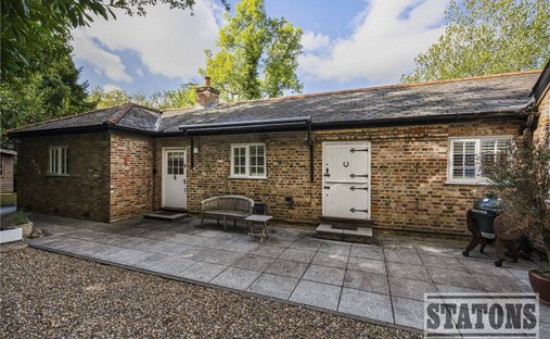 Bungalow in Hertsmere, England 1