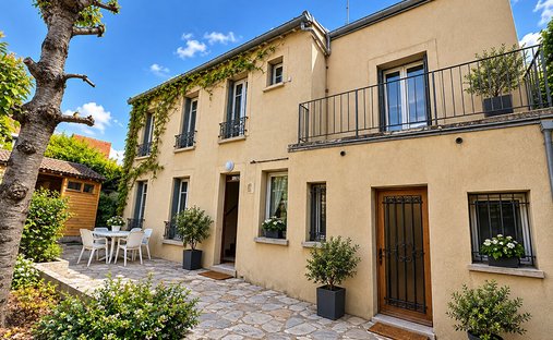 Villa in Agent Sarre-Centre-Les Vallées-La Garenne, Colombes, France 1