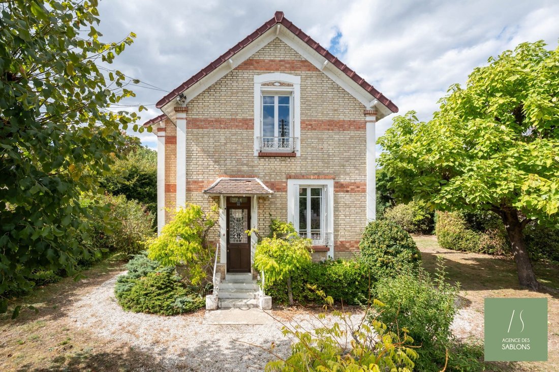 House in Le Vésinet, Ile-de-France, France 1 - 18844116