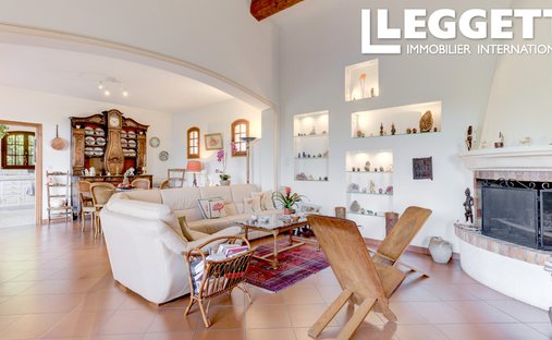 Villa in Carros, Provence-Alpes-Côte d'Azur, France 1