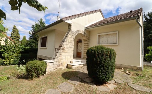 House in Le Plateau, Louveciennes, France 1