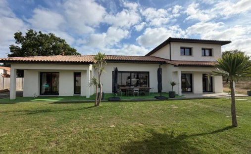 House in Les Villages, Saint-Brevin-les-Pins, France 1