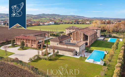 Villa in Agazzano, Emilia-Romagna, Italy 1