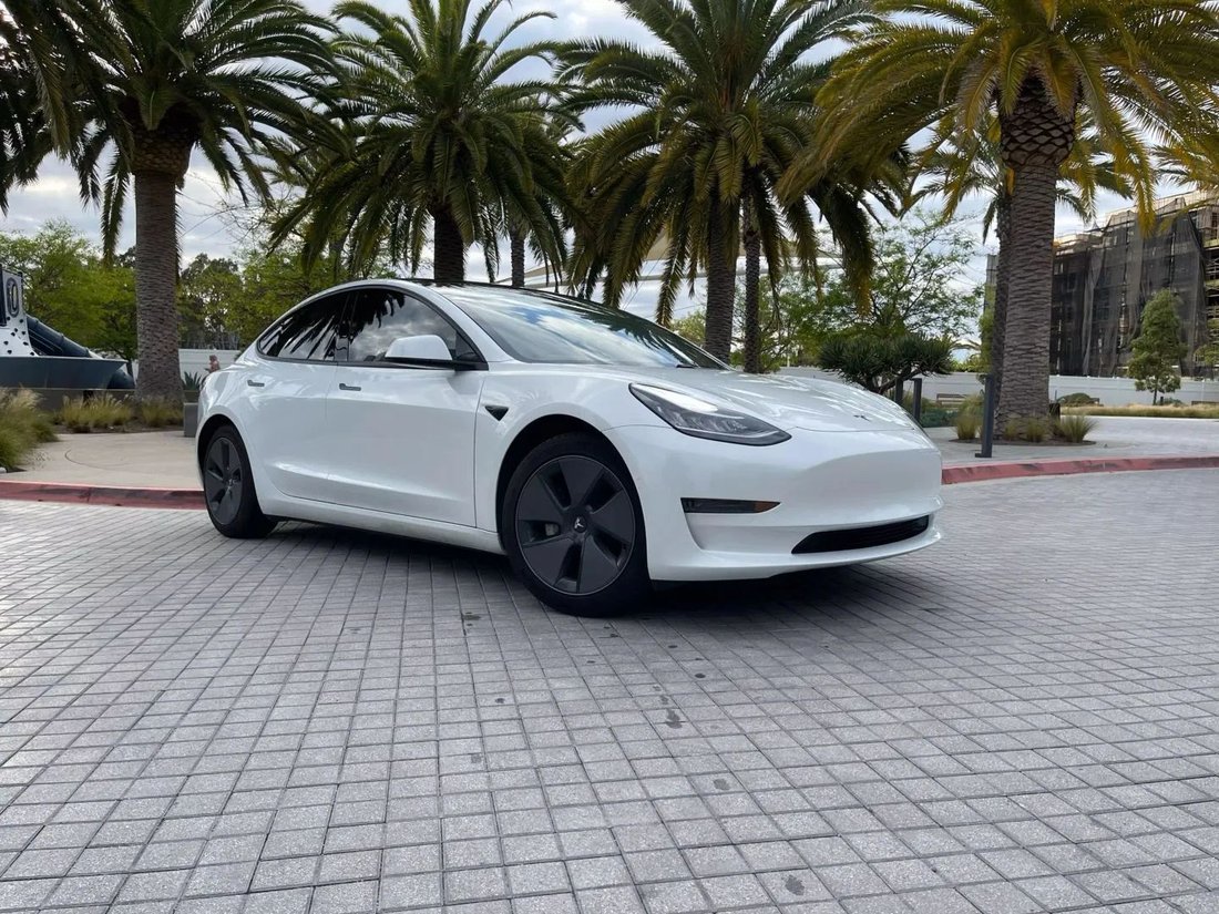 Sedan in Riverside, CA, United States 5 - 18851888