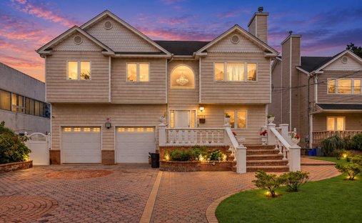 House in Freeport, New York, United States 1